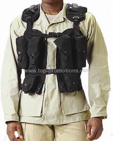 Deluxe - Black tactical assault vest with four mag