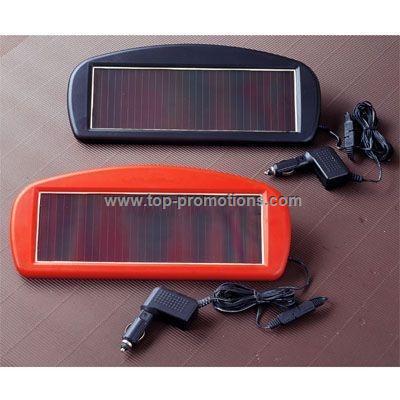 SOLAR-POWERED 12V BATTERY CHARGER