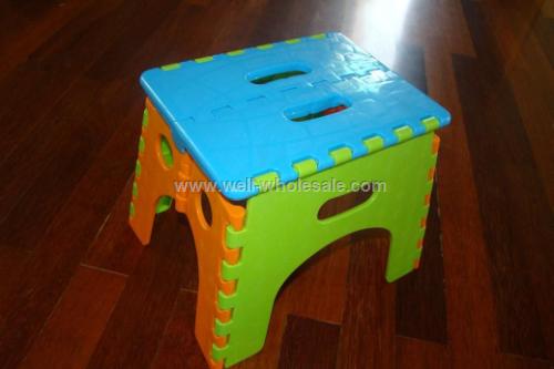 folding plastic chair